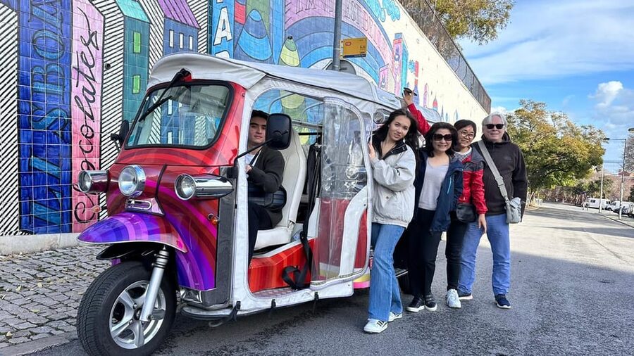 Lisbon Tour With Tuktuk - Lisbon Cathedral, Portas do Sol, and the route into Alfama