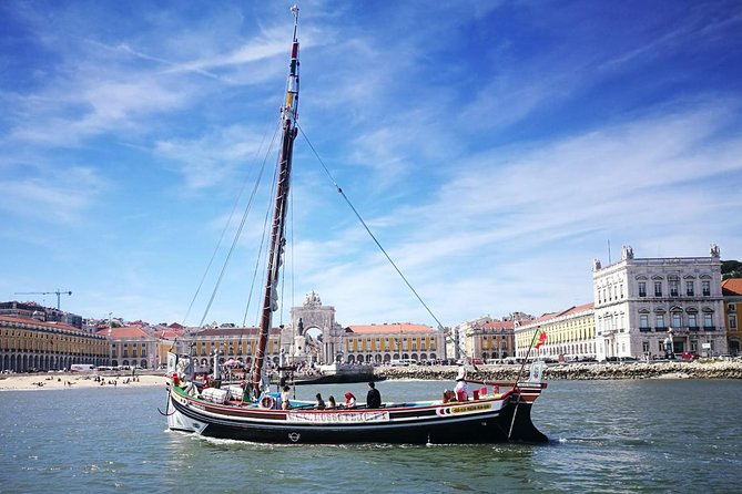 Lisbon Traditional Boats - Express Cruise - 45min - What you’ll see from the river, castle hills and the Alfama curve