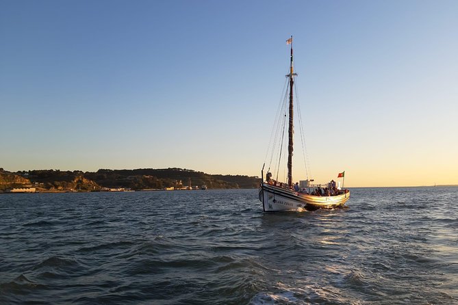 Lisbon Traditional Boats - Guided Sightseeing Cruise - Small Group Feel (Up to 40) and Why It Matters