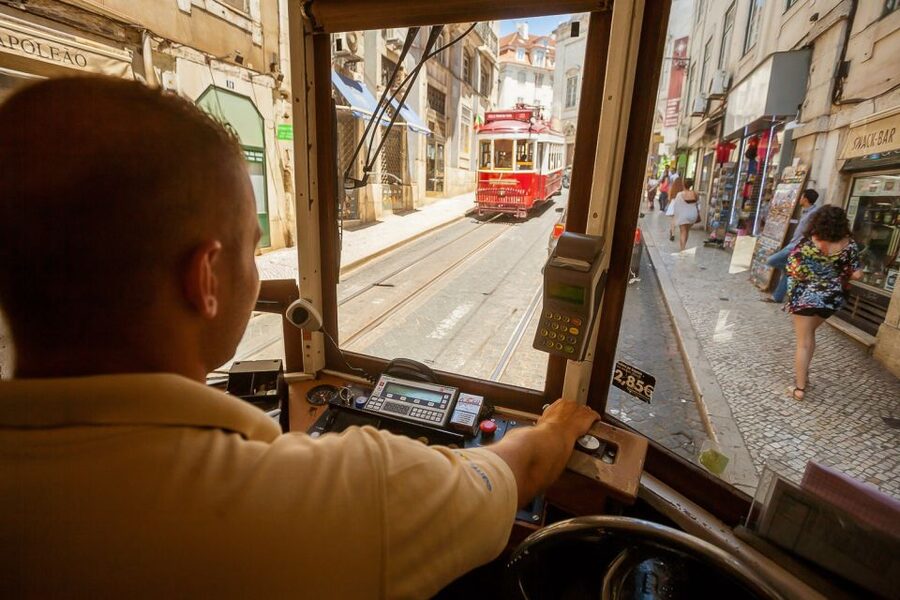 Lisbon Tram No. 28 Ride & Walking Tour - Meeting at Praça Luís de Camões: find your guide fast