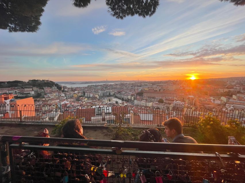 Lisbon: Tuk Tuk with hotel pick up and the best of old city - One Culinary Snack Included, and How to Choose It