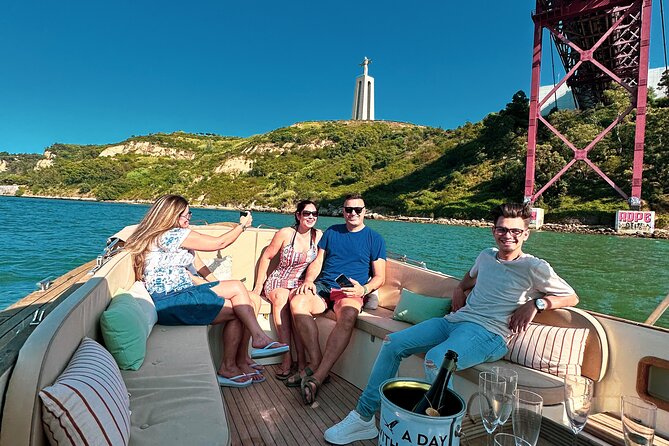 Lisbon – Vinho Verde Wine Premium Boat Experience - Meeting at Doca de Santo Amaro and settling into the boat
