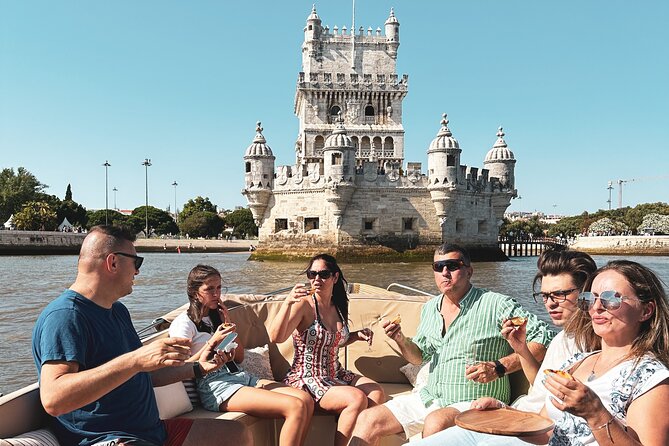 Lisbon – Vinho Verde Wine Premium Boat Experience - Back near the riverside square, Arco da Rua Augusta, and spotting Alfama