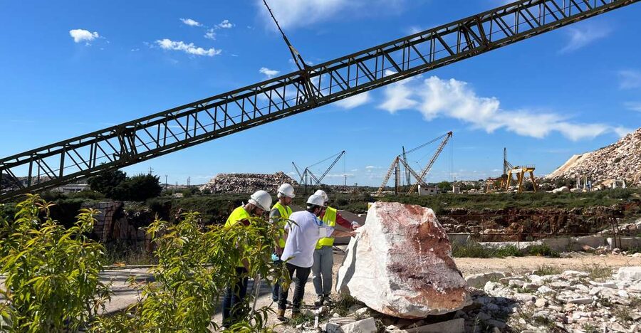 Marble Tour in Vila Viçosa - Marble is the star, from quarry cuts to finished products