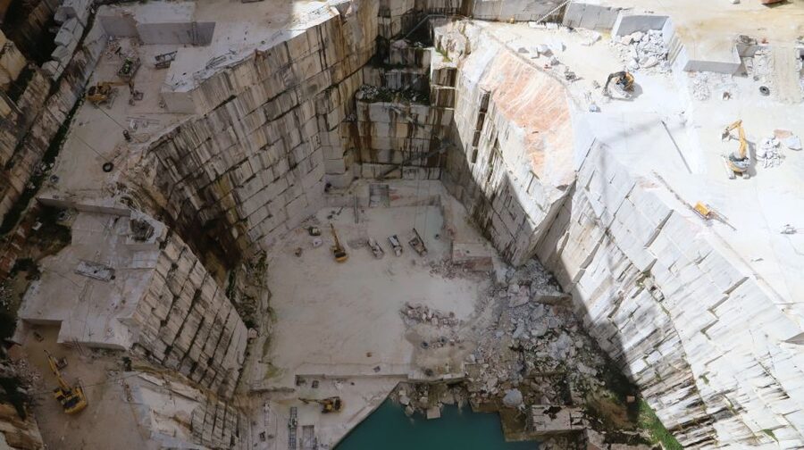 Marble Tour in Vila Viçosa - Industrial milling: mechanized processing and product reality