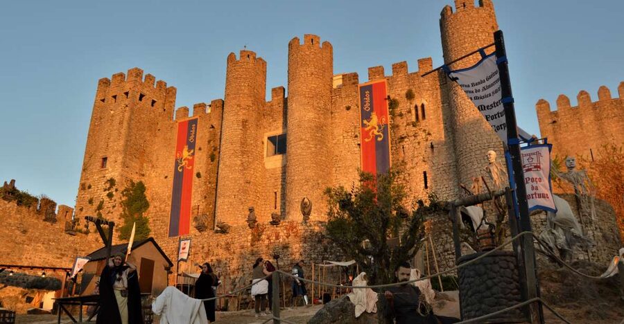 Óbidos: Medieval Tales & Secrets Spots Guided Walking Tour - Meeting at the Tourist Office and Finding the Start Line
