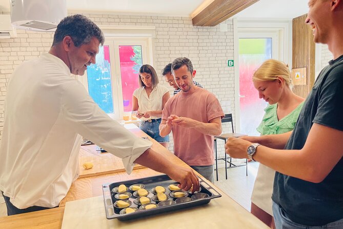 Pasteis de Nata Baking Class from Lisbon - Getting to R. da Junqueira 200, and what to expect right away