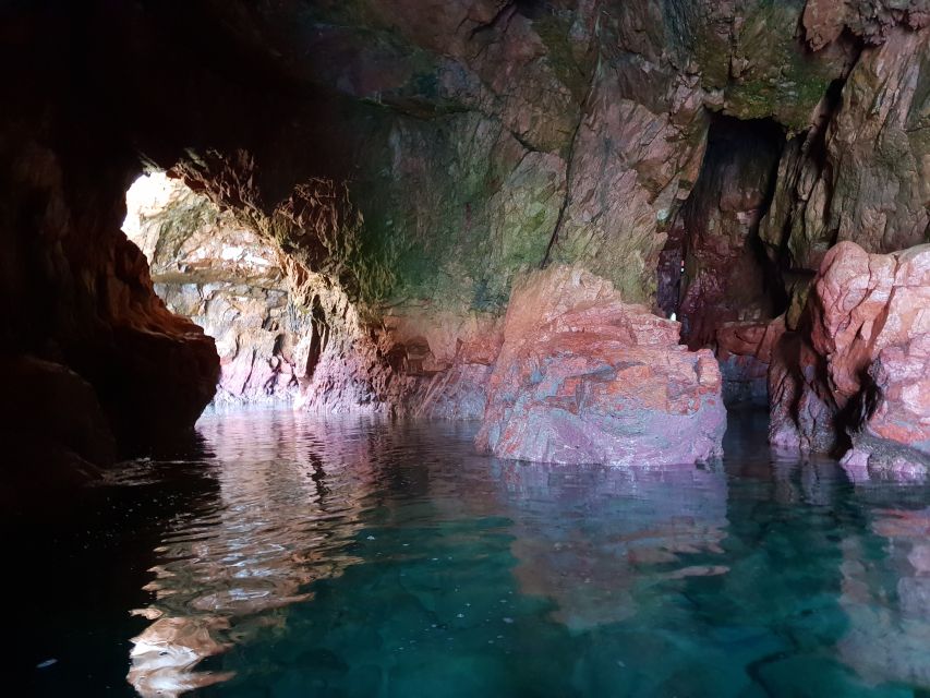 Peniche: Berlengas Roundtrip and Glass-Bottom Boat Cave Tour - The glass-bottom boat tour: what you can realistically expect
