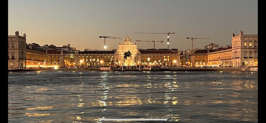 Private Boat Night Tour - Lisbon - Cristo Rei views and the under-bridge magic on the return