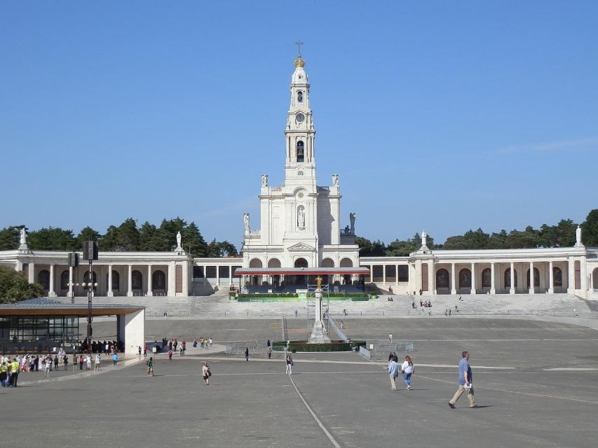 Private Full-day Tour to Fátima Nazaré and Óbidos - Price and value: $341 per group can be a good deal if you fill it
