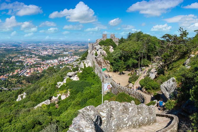 Private Half Day Tour to Sintra and Pena Palace from Lisbon - Stop 1: Castelo dos Mouros, Moorish walls and the cistern