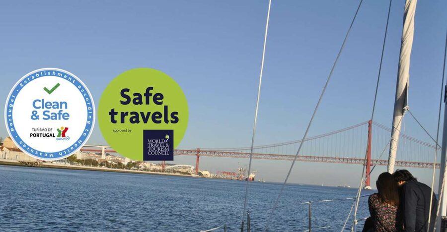 Private Romantic cruise with sparkling wine- 2-Hour- Lisbon - Sparkling wine, romance, and the crew’s calm competence
