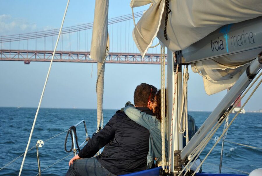 Private Romantic cruise with sparkling wine- 2-Hour- Lisbon - Logistics that actually matter: pickup, meeting point, and what to bring