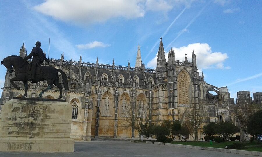Private Tour to Fatima, Batalha, Nazare, Obidos From Lisbon - Óbidos: Medieval Walls and Ginjinha Served in Chocolate