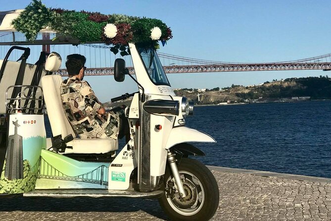 Private tuk tuk tour in old city Lisbon (Standard-1h30) - Meeting at Hard Rock Cafe, plus pickup from central hotels