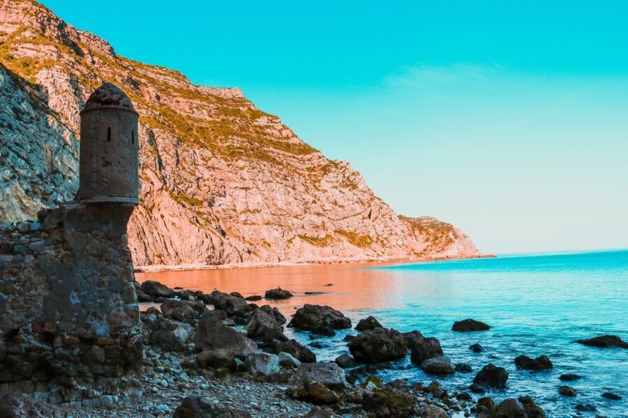 Sesimbra: Arrábida Beaches & Caves Boat Tour with Snorkeling - Ribeiro do Cavalo Beach: the best swim window