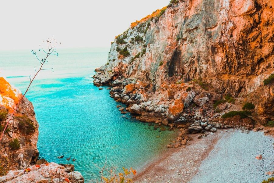 Sesimbra: Arrábida Beaches & Caves Boat Tour with Snorkeling - Cabo Espichel caves and cliffy coastline closer to the end