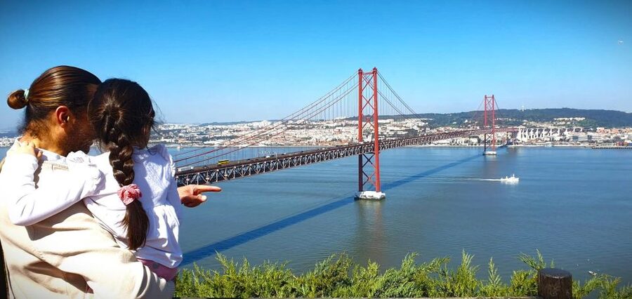 Sesimbra e Arrábida Natural Park: 1 Day Tour & Wine Tasting - Arrábida Natural Park: Wildlife, Permissioned Areas, and Beach Time
