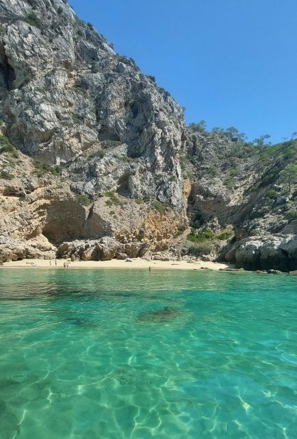 Sesimbra: Secret Bays and Beaches Boat Tour with Snorkeling - Cruising Crystal-Blue Water: How the Boat Time Works
