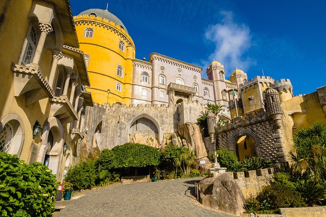 Sintra and Cascais Small Group Tour in a Van With Tickets - Centro Historico de Sintra: UNESCO Streets With Moorish, Gothic, and Manueline Flavor