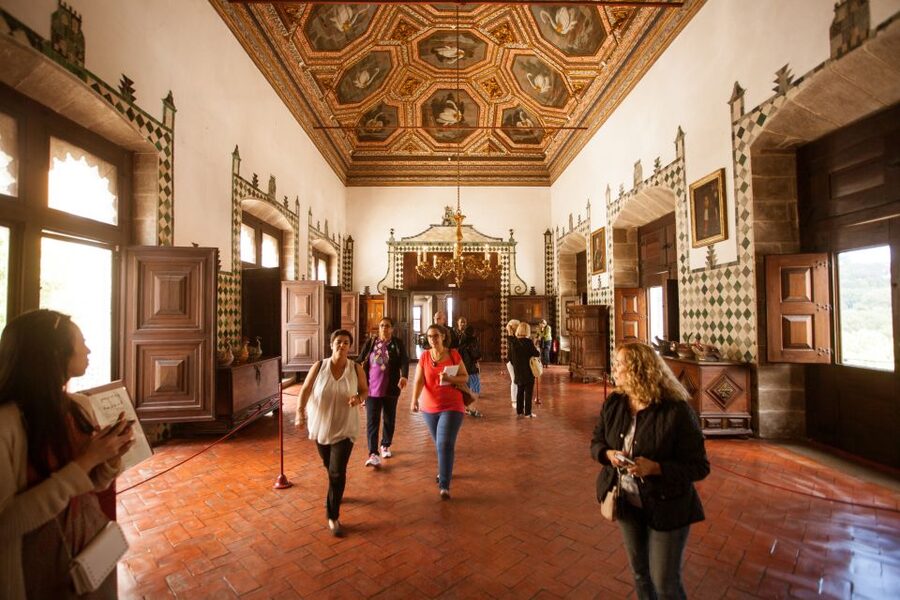Sintra: Half-Day Tour with Royal Palace Ticket - Bus comfort, language format, and how to avoid feeling rushed