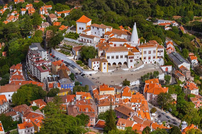 Sintra Private Tour with All Tickets Included - Centro Histórico de Sintra: streets, sweet breaks, and breathing room