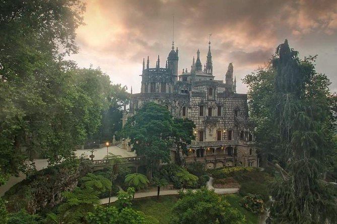 Sintra: The Romantic Village – Half-Day Private Guided Tour - Sintra National Palace, Fonte Mourisca, and the small details that add up