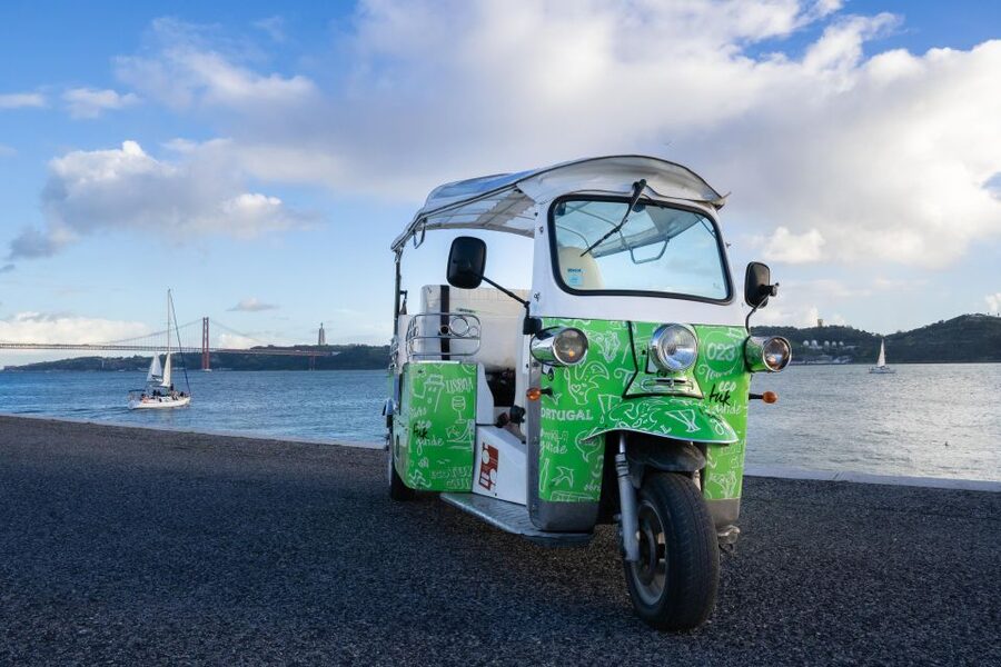 Tuk Tuk Lisbon: Old Lisbon 2-Hour - Viewpoints that make Lisbon click: Santa Luzia, Portas do Sol, Senhora do Monte
