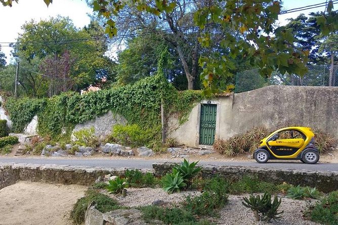 Unforgettable Sintra Tour E-CAR GPS audio-guided route that informs and entertains! - Choosing the big sights: Pena, Moorish Castle, Monserrate, Quinta da Regaleira, coast