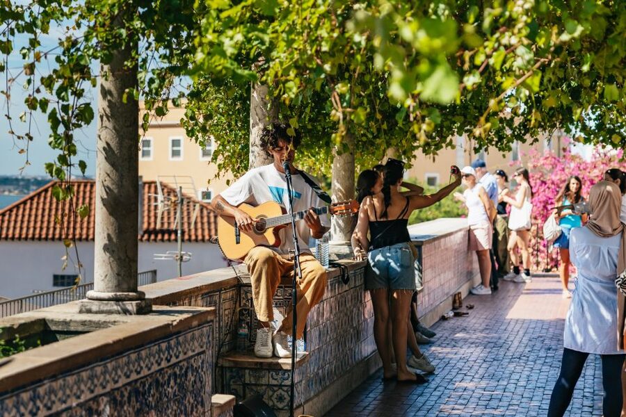 Vadio: Lisbon Old Town Private Tuk Tuk Tour - Lisbon Cathedral: a photo stop that sets the tone