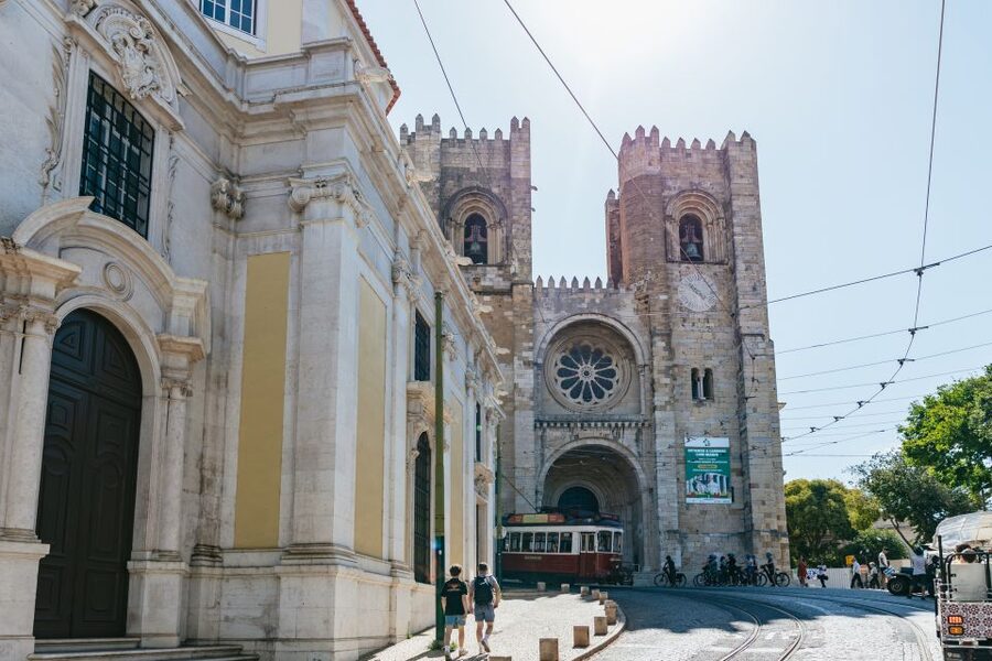 Vadio: Lisbon Old Town Private Tuk Tuk Tour - Portas do Sol Terrace: the viewpoint that explains Alfama