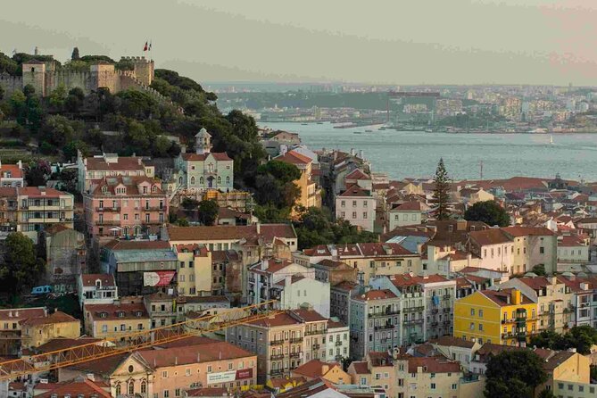 Welcome Lisbon Tour with Local Guide in Private Eco Tuk Tuk - Sé de Lisboa and Portas do Sol: the stop that explains why Lisbon feels layered