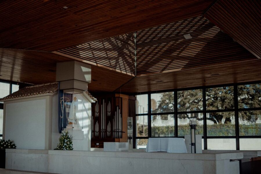 Wonders of Fátima Half Day Private Tour - How the private van and local guide add real value